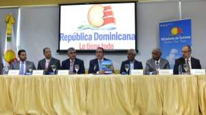 República Dominicana afronta la tormenta perfecta y no levanta cabeza