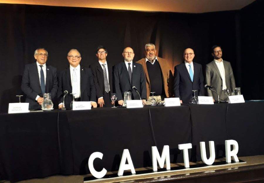 Referentes políticos en turismo reunidos por la Cámara Uruguaya de Turismo