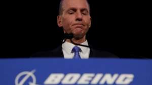 Boeing despoja al CEO Muilenburg de sus funciones de presidente de la junta
