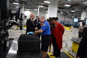 Aeropuerto de Miami reduce tiempos de entrega de equipaje a la mitad