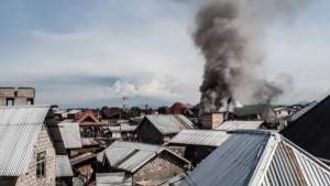 Un avión se estrella contra viviendas en Congo dejando al menos 27 muertos