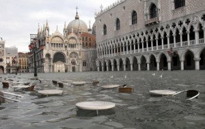 El agua alta cubre de nuevo el 60% del centro histórico de Venecia