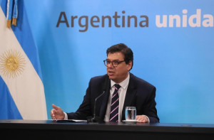 En medio de su crisis, las agencias argentinas pagarán aumentos por decreto