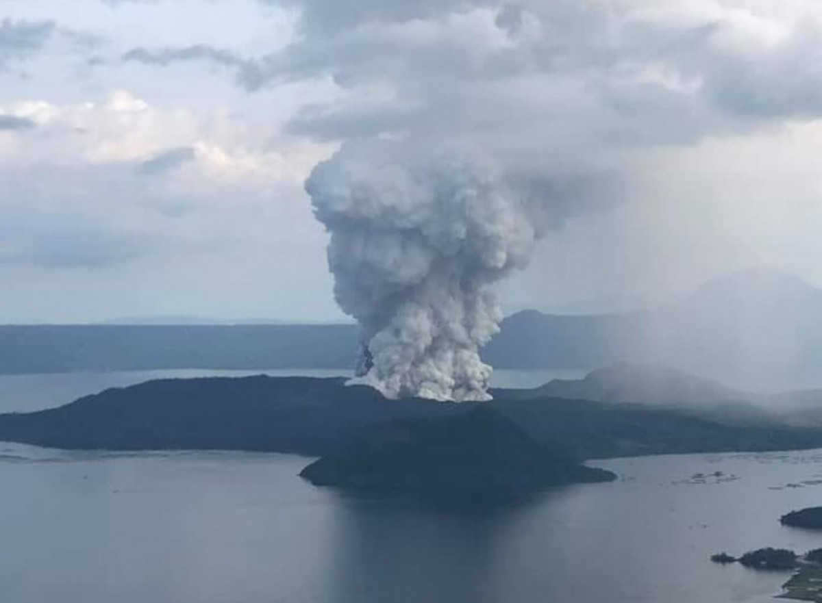 Filipinas cierra aeropuertos por la erupción del volcán |