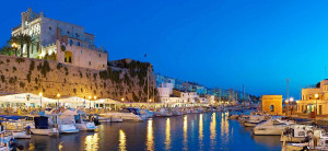 Menorca recibe los primeros turistas del Imserso con meses de retraso