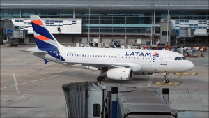 LATAM mantiene solo el 10% de sus vuelos internacionales