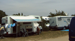Campings: ¿Deben desalojarse o quedarse 18.000 turistas de larga estancia?