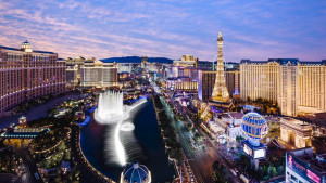 Las Vegas apaga sus luces: cierran los casinos y cancelan espectáculos