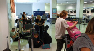 Exteriores intenta traer a 3.000 turistas españoles repartidos por el mundo