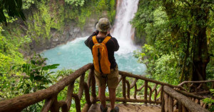 Costa Rica otorga vacaciones a empleados públicos para reactivar el turismo