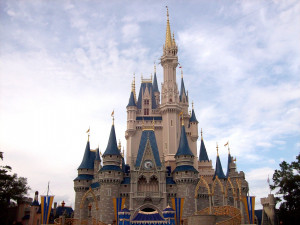 Disney World suspenderá el sueldo a 43.000 trabajadores