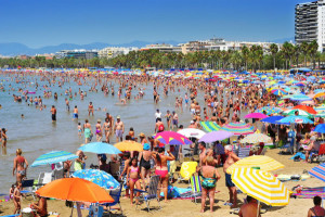 El contagio del virus es poco probable en playas y piscinas, según el CSIC