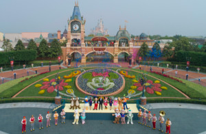 La apertura de Disneyland en Shanghái le marca el camino a Francia y EEUU
