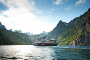 Hurtigruten retoma su actividad el 16 de junio con menos capacidad a bordo