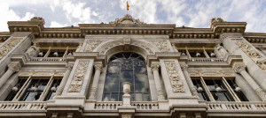 Banco de España: la economía es más vulnerable por depender del turismo