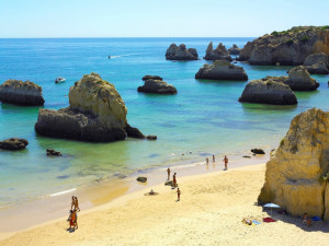 Portugal abre las puertas al turismo por vía aérea el 15 de junio