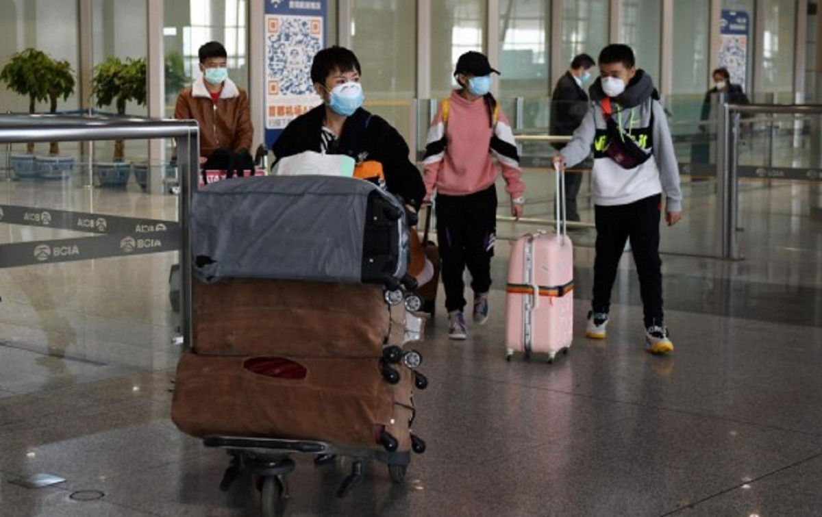 Cancelan 1.255 vuelos y cierran la capital china por un rebrote de COVID-19  | Transportes