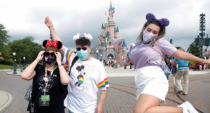 Disneyland París reabre con mascarillas y las distancias marcadas