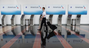 American Airlines estimula retiros y reducirá hasta 20% los empleos