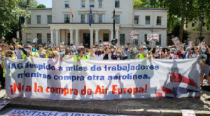 Unite monta una cacerolada en Londres a IAG por la compra de Air Europa