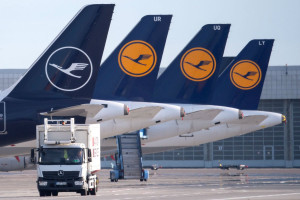 Lufthansa pacta con los pilotos recortes temporales para evitar despidos
