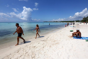 Riviera Maya abre tres playas y evaluará el comportamiento de visitantes