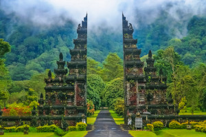 Bali, cerrada al turismo extranjero hasta finales de año