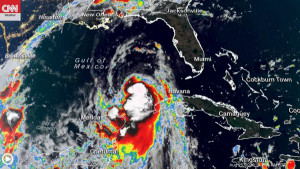La tormenta Laura entra en el Golfo de México como un huracán