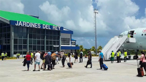Turistas de Canadá vuelven a Cuba