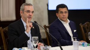 El presidente dominicano pide a hoteleros reabrir el 1° de octubre