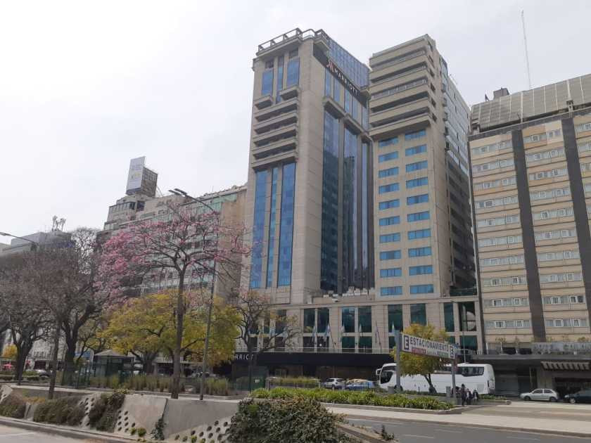 El Marriott Hotel Buenos Aires, en la avenida 9 de Julio, tiene 298 habitaciones en dos torres