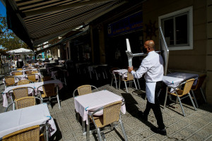Entra en vigor el cierre de bares y restaurantes en Cataluña