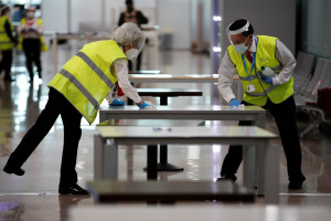 Multas desde este lunes para viajeros sin PCR en los aeropuertos españoles