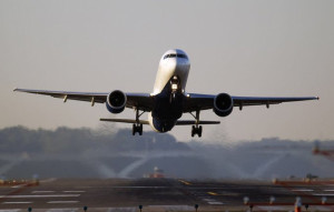 Los hoteleros ven "irresponsable y dañino" el impuesto al transporte aéreo