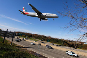 American Airlines pronostica una caída de la demanda por la “segunda ola”