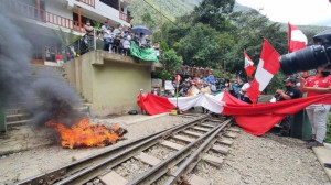 Perú: manifestantes bloquean acceso a Machu Picchu por tiempo indefinido