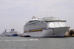 Royal Caribbean prevé retomar sus viajes en mayo