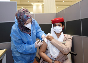 Emirates inicia la vacunación voluntaria de sus más de 100.000 empleados