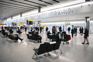 España prorroga las restricciones de vuelos con Reino Unido