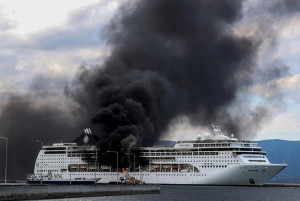 El crucero Lírica de MSC arde frente a Grecia