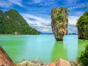 Phuket reabre para turistas vacunados pero seguirá exigiendo PCR previa