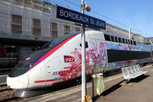 Francia quiere prohibir vuelos domésticos a favor de trayectos en tren