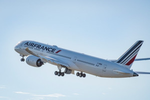 Francia extiende hasta el 19 de abril la prohibición de vuelos con Brasil