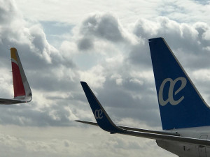 La compra de Air Europa le costará a Iberia varios pares de slots en Madrid