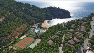 Azora adquiere el Arenas Resort Giverola e invertirá 40M€ en su reforma   