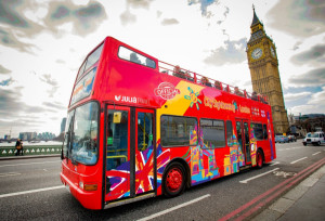 El bus turístico de las españolas Julià y City Sightseeing llega a Londres