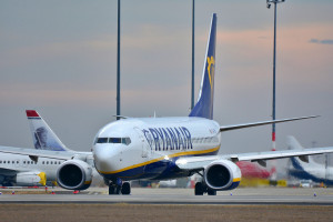 Ryanair pierde 815 millones de euros, primeros números rojos desde 2009