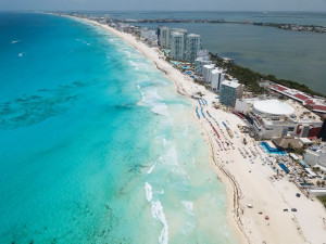 Hoteleros de Cancún temen volver al rojo en el semáforo Covid