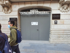 Barcelona, con seis de cada 10 hoteles cerrados, sube la tasa turística