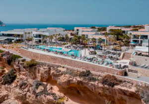 La marca Destination by Hyatt debuta en Europa en el 7Pines Resort Ibiza  